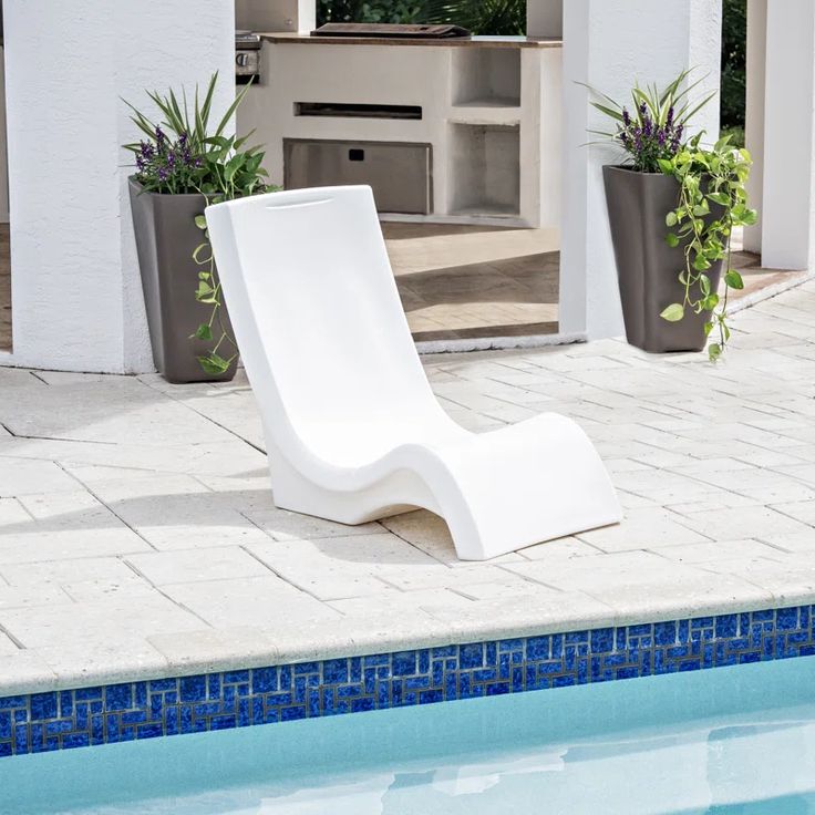 Vero Pool Chair